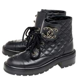 Chanel Black Quilted Leather CC Cap Toe Chain Link Logo Combat Boots Size 38