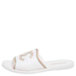 Pre Owned حذاء سلايد شانيل جلد أبيض مزين شعار الماركة سي سي مقاس 37