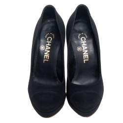 مملوكة مسبقًا Chanel Black Fabric Cap Toe Metal Heel Platform Pumps Size 35.5
