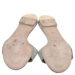 Pre Owned صندل سلايد فلات شانيل جلد نقشة الثعبان عاكس متعدد الألوان مقاس 36.5