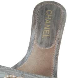 Pre Owned صندل سلايد فلات شانيل جلد نقشة الثعبان عاكس متعدد الألوان مقاس 36.5