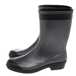 مملوكة مسبقًا Chanel Grey/Black Rubber Logo Rain Boots Size 39