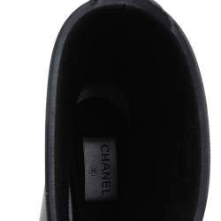 مملوكة مسبقًا Chanel Grey/Black Rubber Logo Rain Boots Size 39