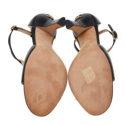 Pre Owned صندل شانيل جلد أسود مزين لؤلؤ سي سي سير كاحل مقاس 37