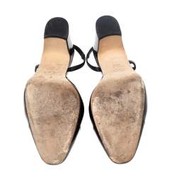 مملوكة مسبقًا صندل شانيل جلد أسود لامع غطاء مقدمة بحزام للكاحل مقاس 38.5