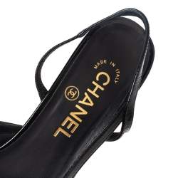 مملوكة مسبقًا صندل شانيل جلد أسود لامع غطاء مقدمة بح زام للكاحل مقاس 38.5