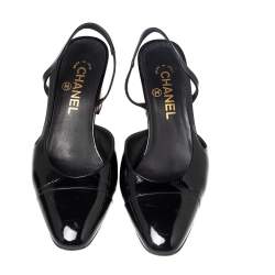 مملوكة مسبقًا صندل شانيل جلد أسود لامع غطاء مقدمة بحزام للكاحل مقاس 38.5