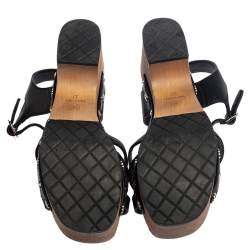 Pre Owned صندل شانيل جلد أسود خشبي بسيور نعل سميك مقاس 37