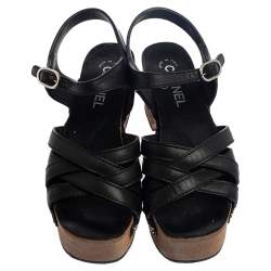 Pre Owned صندل شانيل جلد أسود خشبي بسيور نعل سميك مقاس 37