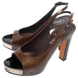 مملوكة مسبقًا Chanel Olive Green Patent Leather CC Slingback Platform Sandals Size 37.5