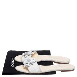 مملوكة مسبقًا Chanel White Texture Leather Camellia Embellished CC Flat Slides Size 40
