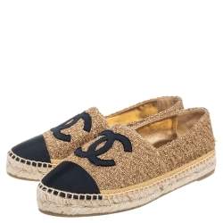 Pre Owned حذاء إسبادريل شانيل CC ترتر أبيض وجلد لامع مقاس 37