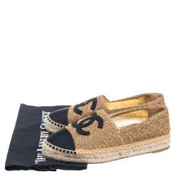 Pre Owned حذاء إسبادريل شانيل CC ترتر أبيض وجلد لامع مقاس 37