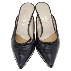 Chanel Black Leather And Patent Leather Pointed CC Cap Toe Mule Sandals Size 39.5