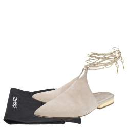 Pre Owned حذاء سلايد شانيل سويدي بيج بحزام للكاحل مقاس 38