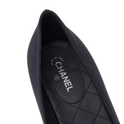 Pre Owned Chanel Black Fabric Camellia CC Block Heel Pumps Size 37.5