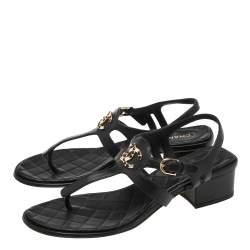 مملوكة مسبقًا Chanel Black Leather Block Heel Ankle Strap CC Thong Sandals Size 38.5