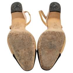 مملوكة مسبقًا Chanel Beige/Black Leather And Canvas CC Cap Toe Slingback Pumps Size 39