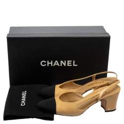 مملوكة مسبقًا Chanel Beige/Black Leather And Canvas CC Cap Toe Slingback Pumps Size 39