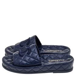 Pre Owned صندل سلايد شانيل سي سي جلد مبطن أزرق مقاس 37