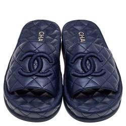 Pre Owned صندل سلايد شانيل سي سي جلد مبطن أزرق مقاس 37