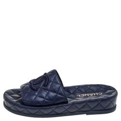 Pre Owned صندل سلايد شانيل سي سي جلد مبطن أزرق مقاس 37