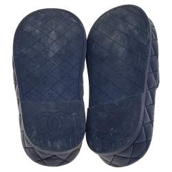 Pre Owned صندل سلايد شانيل سي سي جلد مبطن أزرق مقاس 37