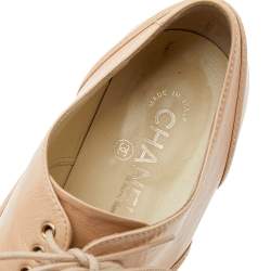 Pre Owned Chanel Beige-Black Patent And Leather Camellia Platform Sneakers Size 39.5