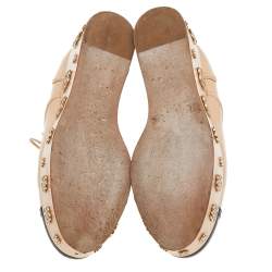 Pre Owned Chanel Beige-Black Patent And Leather Camellia Platform Sneakers Size 39.5