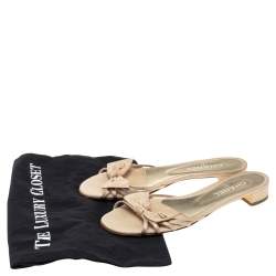مملوكة مسبقًا Chanel  Beige Canvas Bow Flat Sandals Size 38