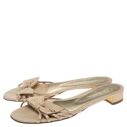 مملوكة مسبقًا Chanel  Beige Canvas Bow Flat Sandals Size 38