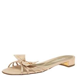 مملوكة مسبقًا Chanel  Beige Canvas Bow Flat Sandals Size 38