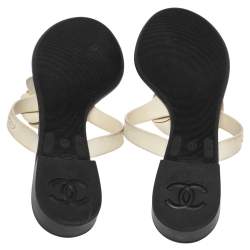 مملوكة مسبقًا Chanel Black-White Jelly Camellia Thong Sandals Size 41