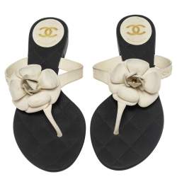 مملوكة مسبقًا Chanel Black-White Jelly Camellia Thong Sandals Size 41