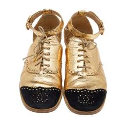 مملوكة مسبقًا صندل شانيل رباط علوي سير كاحل سي سي جلد وسويدي أسود/ ذهبي مقاس 39.5