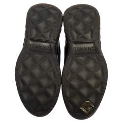 مملوكة مسبقًا حذاء رياضي شانيل سويدي وبلاستيك مشمع ونايلون أزرق كحلي مرتفع من أعلى رباط علوي مقاس 36