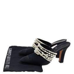 Pre Owned صندل مول شانيل مزخرف لؤلؤ سي سي كانفاس أسود مقاس 39