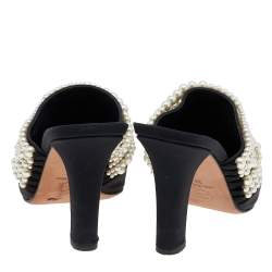 Pre Owned صندل مول شانيل مزخرف لؤلؤ سي سي كانفاس أسود مقاس 39