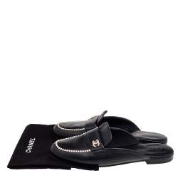 Pre Owned حذاء لوفرز فلات شانيل جلد أسود مزين سي سي مزخرف لؤلؤ مقاس 40.5