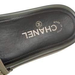 مملوكة مسبقًا Chanel Khaki Green Fabric Tropiconic Chain Detail Flat Slide Sandals Size 38