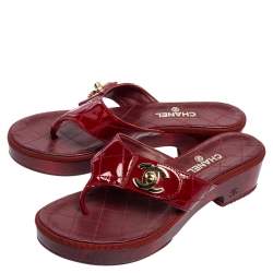 مملوكة مسبقًا Chanel Red Quilted Patent and Leather CC Thong Platform Sandals Size 36.5