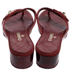 مملوكة مسبقًا Chanel Red Quilted Patent and Leather CC Thong Platform Sandals Size 36.5