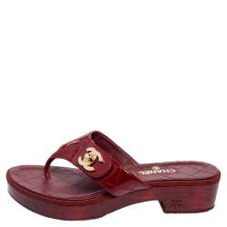 مملوكة مسبقًا Chanel Red Quilted Patent and Leather CC Thong Platform Sandals Size 36.5