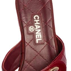 مملوكة مسبقًا Chanel Red Quilted Patent and Leather CC Thong Platform Sandals Size 36.5