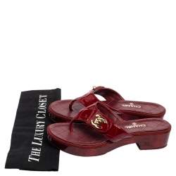 مملوكة مسبقًا Chanel Red Quilted Patent and Leather CC Thong Platform Sandals Size 36.5