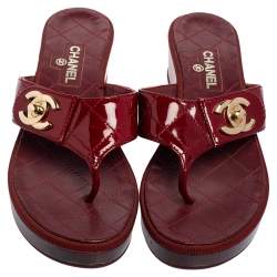 مملوكة مسبقًا Chanel Red Quilted Patent and Leather CC Thong Platform Sandals Size 36.5