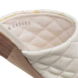 مملوكة مسبقًا Chanel White//Black Quilted Leather And Grosgrain Fabric Mules Flats Sandals Size 38