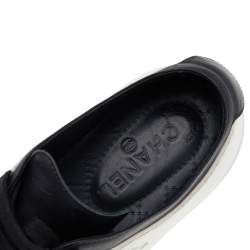 Pre Owned Chanel White/Black Leather And Rubber CC Low Top Sneakers Size 38.5