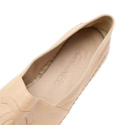 Pre Owned Chanel Beige/Black Leather CC Cap Toe Slip On Espadrilles Size 40