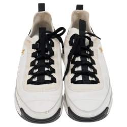 مملوكة مسبقًا Chanel White Neoprene And Leather CC Low Top Sneakers Size 39.5